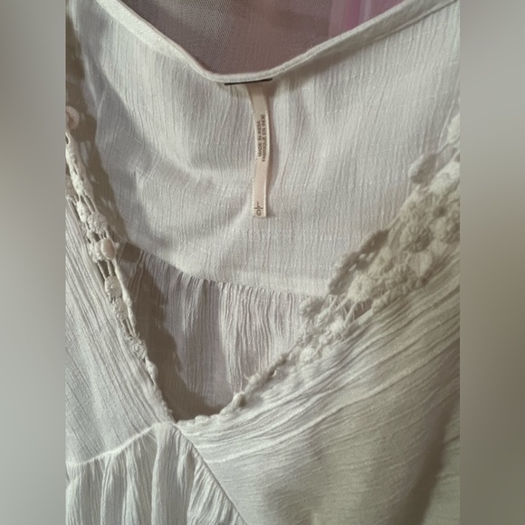 Free People - Crochet Edged Plunging Neckline - Open Back - Flare Sleeved Dress - Picture 11 of 11